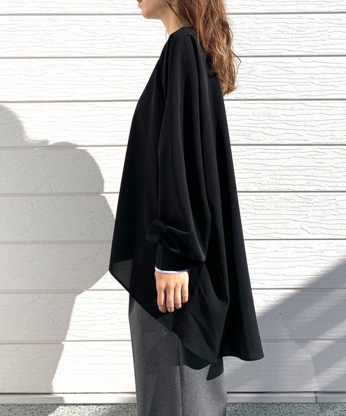 Q(キュー)の「キーネックパイピングブラウス(シャツ/ブラウス・レディース・ホワイト/ブラック・MEDIUM)」の4枚目の写真