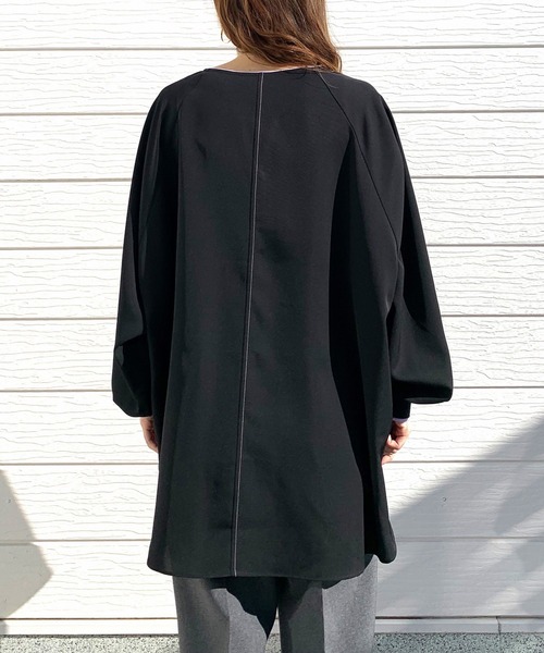 Q(キュー)の「キーネックパイピングブラウス(シャツ/ブラウス・レディース・ホワイト/ブラック・MEDIUM)」の5枚目の写真