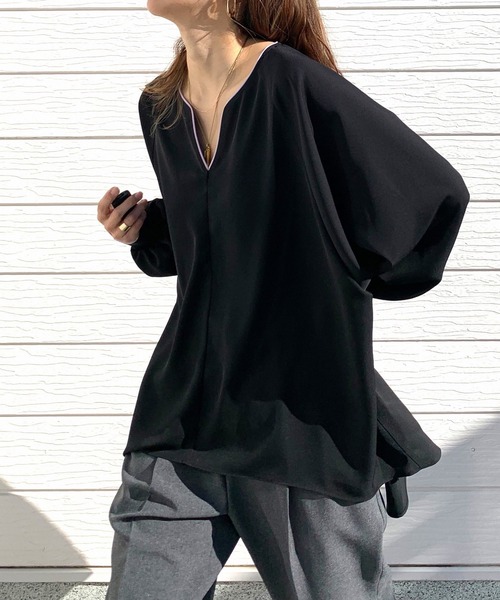 Q(キュー)の「キーネックパイピングブラウス(シャツ/ブラウス・レディース・ホワイト/ブラック・MEDIUM)」の10枚目の写真