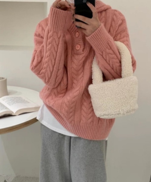 mebole(メボレ)の「ケーブル編みニットフード(ニット/セーター・レディース・ブラック/グリーン/ピンク/ホワイト・FREE)」の13枚目の写真
