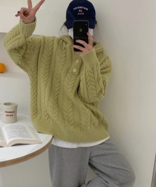 mebole(メボレ)の「ケーブル編みニットフード(ニット/セーター・レディース・ブラック/グリーン/ピンク/ホワイト・FREE)」の8枚目の写真
