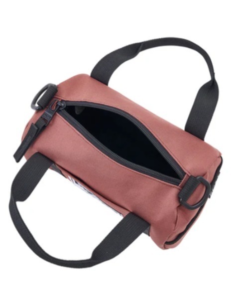 ROXY(ロキシー)の「MY DAILY S/ロキシーワンポイントブランドロゴミニドラムバッグ(ドラムバッグ・レディース・レッド/ブラック/マルチ・FREE)」の9枚目の写真