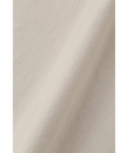 MHL.(エムエイチエル)の「ORGANIC COTTON PLAINWEAVE(ワンピース・レディース・オフホワイト/ダークブルー・2/1)」の6枚目の写真