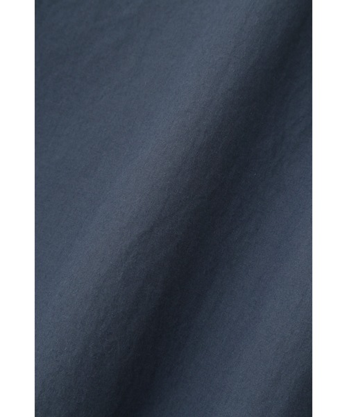 MHL.(エムエイチエル)の「ORGANIC COTTON PLAINWEAVE(ワンピース・レディース・オフホワイト/ダークブルー・2/1)」の7枚目の写真