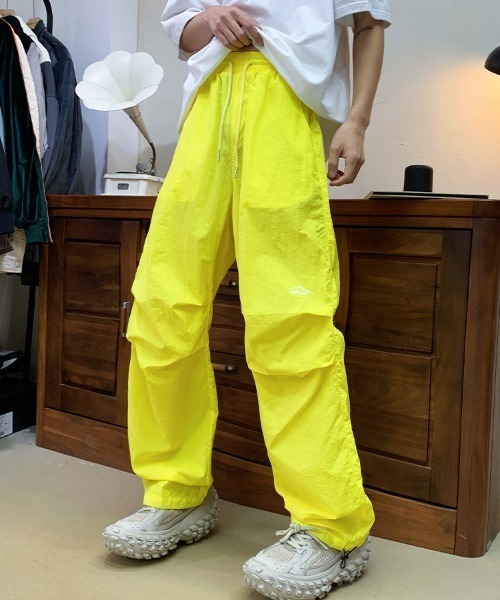 MGV(エムジーヴィー)の「ワンポイントナイロンカラーパンツ(その他パンツ・メンズ・グリーン/ピンク/イエロー/ブラック/ライトブルー・MEDIUM/LARGE/X-LARGE)」の7枚目の写真