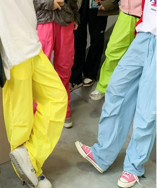 MGV(エムジーヴィー)の「ワンポイントナイロンカラーパンツ(その他パンツ・メンズ・グリーン/ピンク/イエロー/ブラック/ライトブルー・MEDIUM/LARGE/X-LARGE)」の11枚目の写真