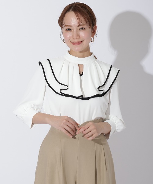 AND COUTURE（アンドクチュール）の「配色フリルケープブラウス（シャツ/ブラウス・レディース・オフホワイト/ライトグレー/ネイビー・FREE）」の22枚目の写真