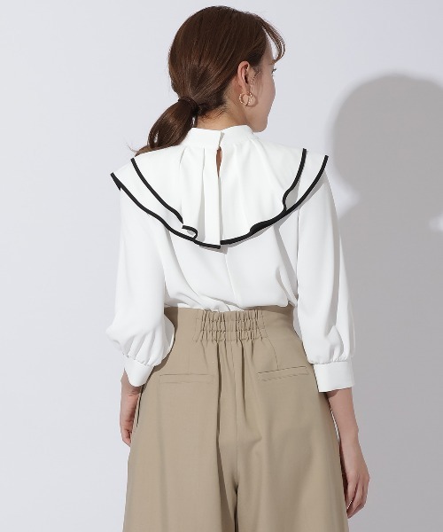 AND COUTURE（アンドクチュール）の「配色フリルケープブラウス（シャツ/ブラウス・レディース・オフホワイト/ライトグレー/ネイビー・FREE）」の20枚目の写真