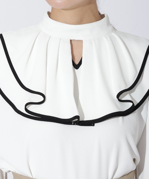 AND COUTURE（アンドクチュール）の「配色フリルケープブラウス（シャツ/ブラウス・レディース・オフホワイト/ライトグレー/ネイビー・FREE）」の18枚目の写真