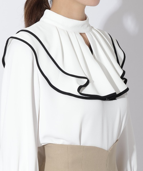 AND COUTURE（アンドクチュール）の「配色フリルケープブラウス（シャツ/ブラウス・レディース・オフホワイト/ライトグレー/ネイビー・FREE）」の17枚目の写真