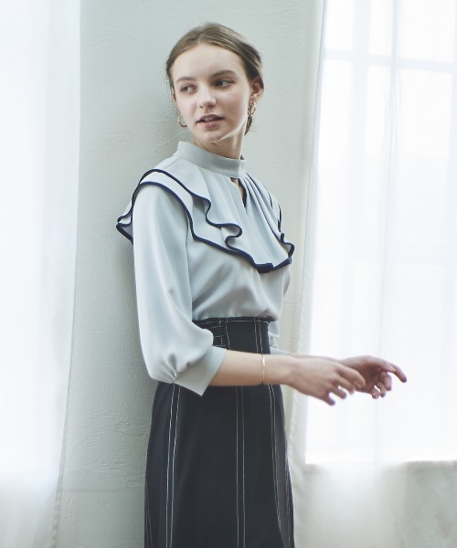 AND COUTURE（アンドクチュール）の「配色フリルケープブラウス（シャツ/ブラウス・レディース・オフホワイト/ライトグレー/ネイビー・FREE）」の15枚目の写真