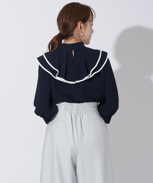 AND COUTURE（アンドクチュール）の「配色フリルケープブラウス（シャツ/ブラウス・レディース・オフホワイト/ライトグレー/ネイビー・FREE）」の8枚目の写真