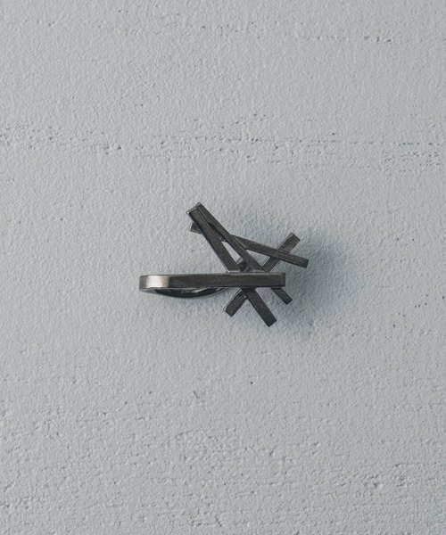 and cloud(アンドクラウド)の「Overlap Upside Cuff(イヤーカフ・レディース・シルバー/ブラック・FREE)」の11枚目の写真