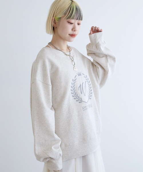 w closet（ダブルクローゼット）の「エンブレム刺しゅうプルオーバー