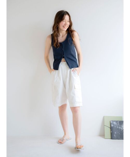 Ungrid(アングリッド)の「スクエアトゥフェイクレザーサンダル(サンダル・レディース・シルバー/ブラック/オフホワイト・S/M/L)」の9枚目の写真