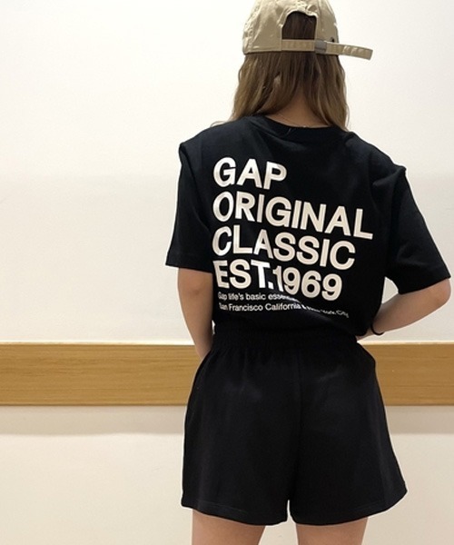 GAP（ギャップ）の「GAP 1969 ロゴ グラフィックTシャツ(ユニセックス)（Tシャツ/カットソー・メンズ・ラベンダー/ネイビー/イエロー/ホワイト/ブラック/その他・XS/S/L/XL/M）」の2枚目の写真