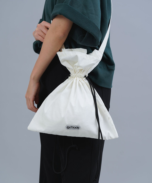 OUTDOOR PRODUCTS Usual Things(アウトドアプロダクツユージュアルシングス)の「EVERYDAY BAG MEDIUM(ショルダーバッグ・レディース・ネイビー/パープル/ホワイト/グリーン/ブラック・FREE)」の19枚目の写真