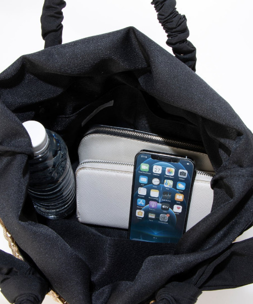 cache cache（カシュ カシュ）の「カシュカシュ cachecache / 下がりリボン柄編みトートバッグ（かごバッグ・レディース・ブルー/グリーン/ベージュ系その他/ラベンダー/マスタード/オレンジ/ブラック・FREE）」の12枚目の写真