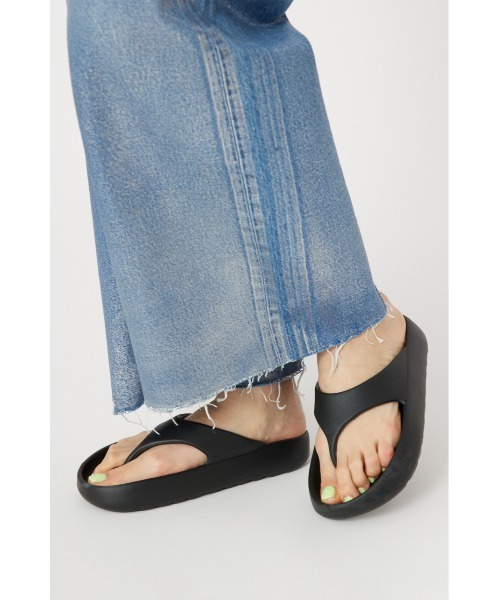 RODEO CROWNS WIDE BOWL（ロデオクラウンズワイドボウル）の「RELAX SANDALS（サンダル・レディース・ライトベージュ/ブラック・LARGE/MEDIUM）」の2枚目の写真