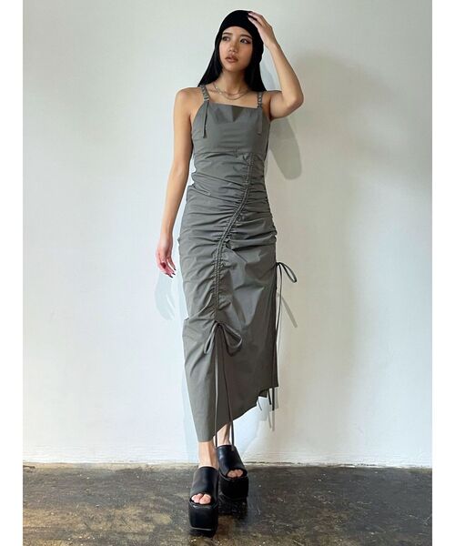 EMODA（エモダ）の「ドローストリングナイロンマキシワンピース（ワンピース・レディース・ブラック/アイボリー/カーキ・FREE）」の3枚目の写真