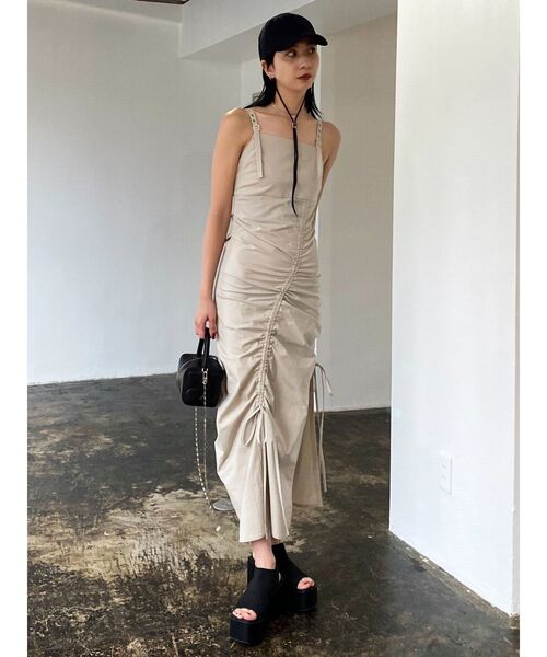 EMODA（エモダ）の「ドローストリングナイロンマキシワンピース（ワンピース・レディース・ブラック/アイボリー/カーキ・FREE）」の13枚目の写真