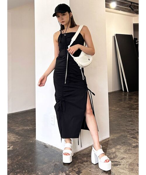 EMODA（エモダ）の「ドローストリングナイロンマキシワンピース（ワンピース・レディース・ブラック/アイボリー/カーキ・FREE）」の18枚目の写真