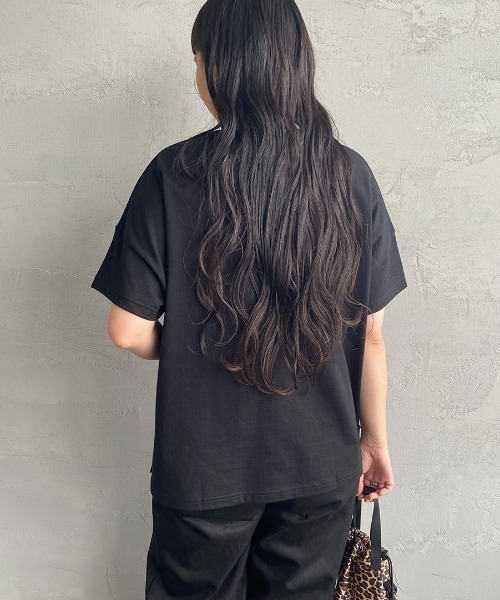 ORCIVAL（オーシバル）の「[ORCIVAL/オーシバル] ワイドシルエット ボートネックTシャツ（Tシャツ/カットソー・レディース・グレイッシュベージュ/レッド/ブルー/ホワイト/ブラック・1）」の15枚目の写真