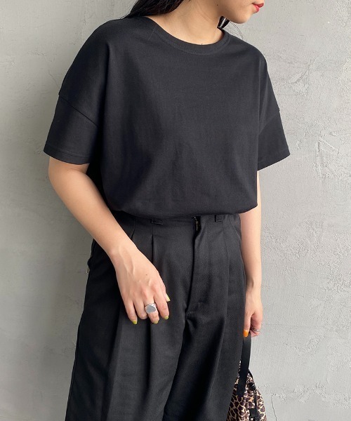 ORCIVAL（オーシバル）の「[ORCIVAL/オーシバル] ワイドシルエット ボートネックTシャツ（Tシャツ/カットソー・レディース・グレイッシュベージュ/レッド/ブルー/ホワイト/ブラック・1）」の9枚目の写真