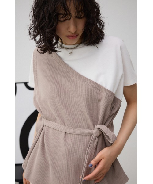 AZUL by moussy(アズールバイマウジー)の「ワンショルダービスチェトップス(Tシャツ/カットソー・レディース・ベージュ/グレー/ダークオレンジ/ブラック・SMALL/MEDIUM)」の5枚目の写真