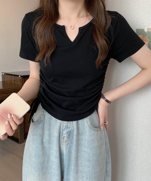 by muni:r(バイ ムニール)の「Vカットサイドシャーリング半袖Tシャツ(Tシャツ/カットソー・レディース・ホワイト/ブラック・FREE)」の14枚目の写真