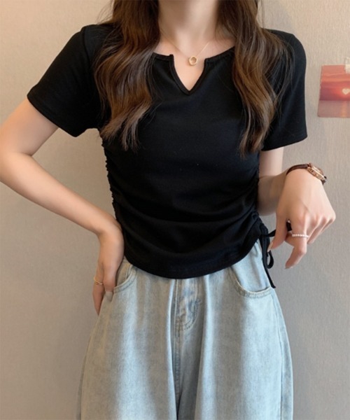 by muni:r(バイ ムニール)の「Vカットサイドシャーリング半袖Tシャツ(Tシャツ/カットソー・レディース・ホワイト/ブラック・FREE)」の18枚目の写真