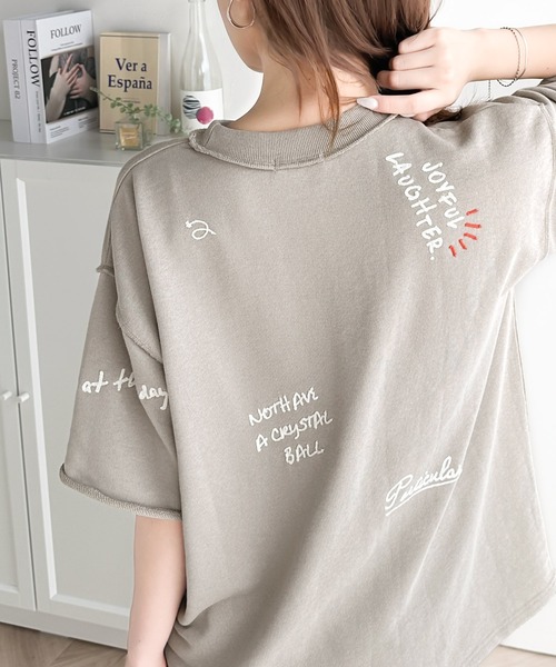 classicalelf(クラシカルエルフ)の「後ろ姿までぬかりなくオシャレにキマる。ランダム刺繍裏毛ハーフスリーブTシャツ(Tシャツ/カットソー・レディース・オートミール/チャコール/ホワイト/グレイッシュベージュ・X-LARGE/SMALL/MEDIUM/LARGE)」の12枚目の写真