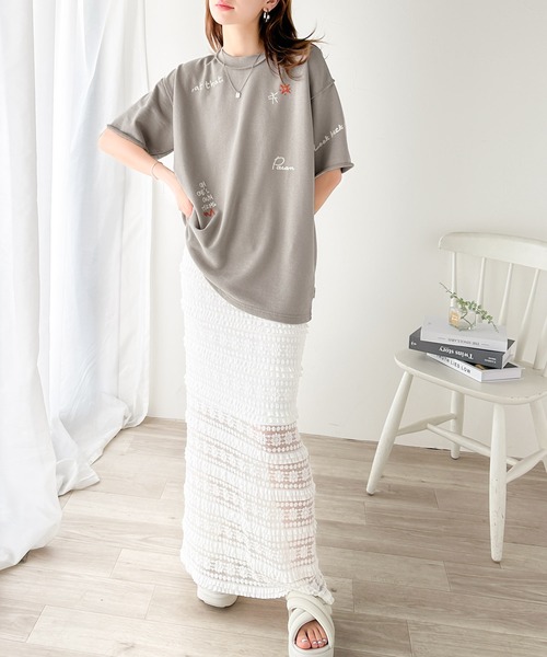 classicalelf(クラシカルエルフ)の「後ろ姿までぬかりなくオシャレにキマる。ランダム刺繍裏毛ハーフスリーブTシャツ(Tシャツ/カットソー・レディース・オートミール/チャコール/ホワイト/グレイッシュベージュ・X-LARGE/SMALL/MEDIUM/LARGE)」の11枚目の写真