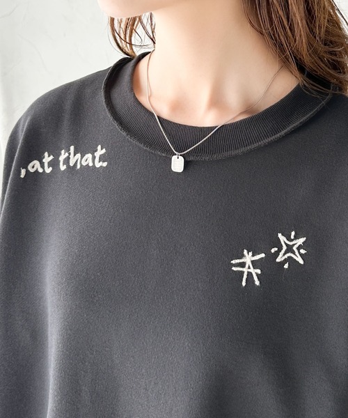 classicalelf(クラシカルエルフ)の「後ろ姿までぬかりなくオシャレにキマる。ランダム刺繍裏毛ハーフスリーブTシャツ(Tシャツ/カットソー・レディース・オートミール/チャコール/ホワイト/グレイッシュベージュ・X-LARGE/SMALL/MEDIUM/LARGE)」の14枚目の写真