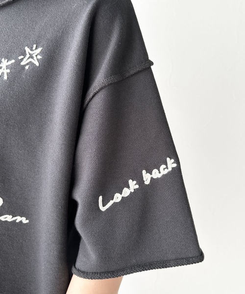 classicalelf(クラシカルエルフ)の「後ろ姿までぬかりなくオシャレにキマる。ランダム刺繍裏毛ハーフスリーブTシャツ(Tシャツ/カットソー・レディース・オートミール/チャコール/ホワイト/グレイッシュベージュ・X-LARGE/SMALL/MEDIUM/LARGE)」の15枚目の写真