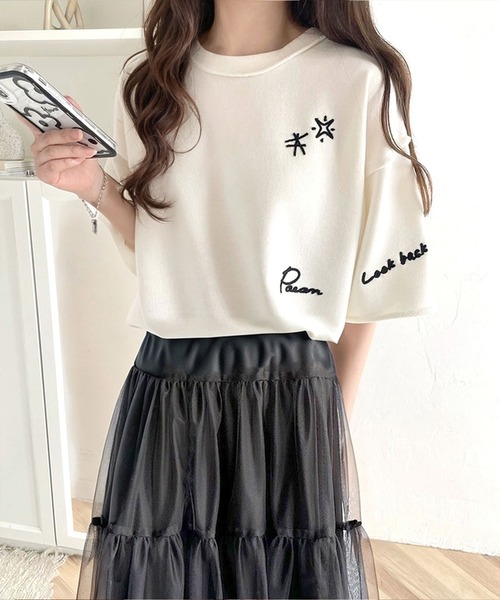 classicalelf(クラシカルエルフ)の「後ろ姿までぬかりなくオシャレにキマる。ランダム刺繍裏毛ハーフスリーブTシャツ(Tシャツ/カットソー・レディース・オートミール/チャコール/ホワイト/グレイッシュベージュ・X-LARGE/SMALL/MEDIUM/LARGE)」の18枚目の写真