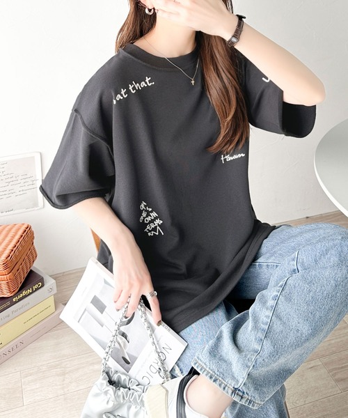 classicalelf(クラシカルエルフ)の「後ろ姿までぬかりなくオシャレにキマる。ランダム刺繍裏毛ハーフスリーブTシャツ(Tシャツ/カットソー・レディース・オートミール/チャコール/ホワイト/グレイッシュベージュ・X-LARGE/SMALL/MEDIUM/LARGE)」の22枚目の写真
