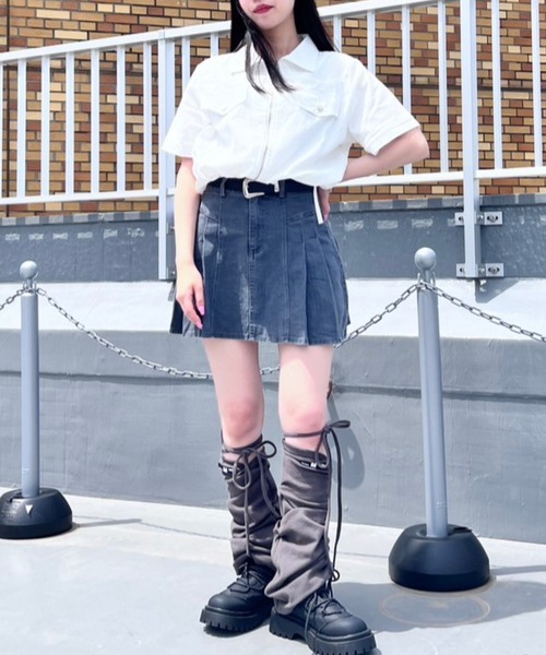 Figments（フィグメンツ）の「クロップトZIP半袖シャツ（シャツ/ブラウス・レディース・ホワイト/ブラック・FREE）」の3枚目の写真