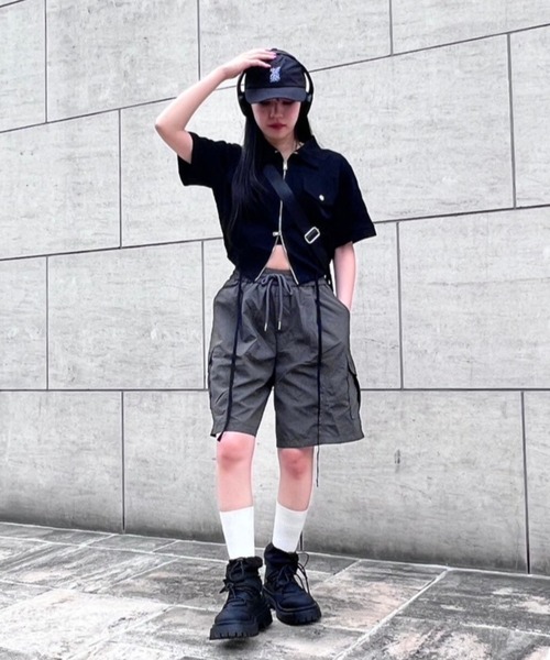 Figments（フィグメンツ）の「クロップトZIP半袖シャツ（シャツ/ブラウス・レディース・ホワイト/ブラック・FREE）」の7枚目の写真