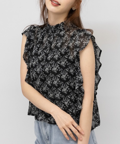 pumpkin port(パンプキンポート)の「プチハイネック フリル袖 ブラウス(シャツ/ブラウス・レディース・グレー/ブラック/アイボリー/ホワイト×ブラック/ブラック×ホワイト/ラベンダー・M)」の4枚目の写真