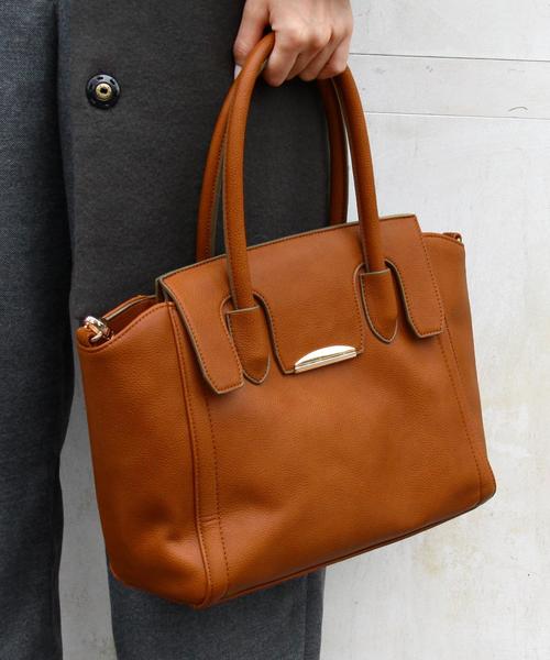 BEAUTY&YOUTH UNITED ARROWS（ビューティーアンドユースユナイテッドアローズ）の「BY∵ フラップメタル2WAYトート3 ◆（トートバッグ・レディース・ブラック/ブラウン/モカ・フリー）」の2枚目の写真