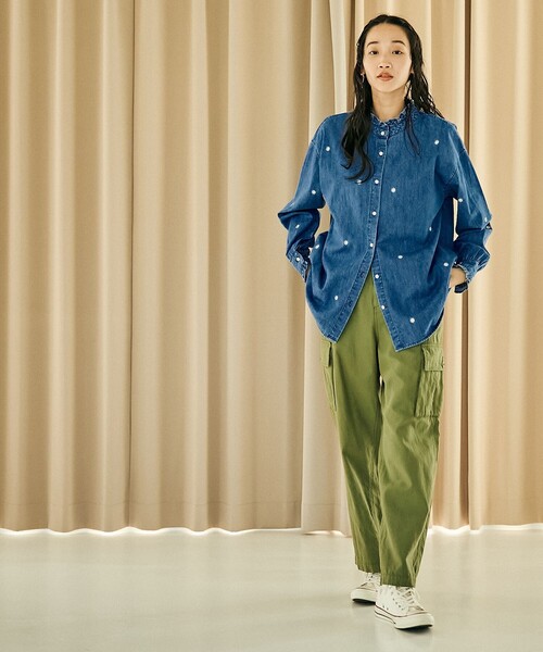 coen(コーエン)の「フラワー刺繍2WAYデニムブラウス(シャツ/ブラウス・レディース・コバルトブルー・L/M)」の15枚目の写真