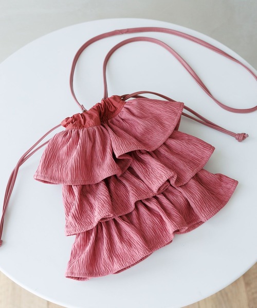 LAKOLE(ラコレ)の「ラッフル巾着2WAYショルダーバッグ / 132231(ショルダーバッグ・レディース・オフホワイト/ブラック/ピンク/ライトグレー・FREE)」の1枚目の写真