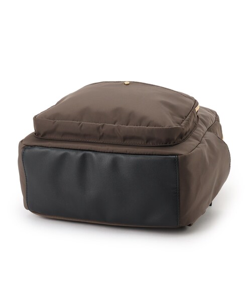 SHOO・LA・RUE（シューラルー）の「【撥水/背中ポケット】整理整頓できちゃうリュック（バックパック/リュック・レディース・グレー系3/チャコール/ブラック系4・00）」の17枚目の写真