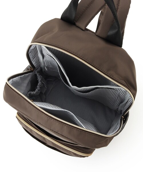 SHOO・LA・RUE（シューラルー）の「【撥水/背中ポケット】整理整頓できちゃうリュック（バックパック/リュック・レディース・グレー系3/チャコール/ブラック系4・00）」の18枚目の写真