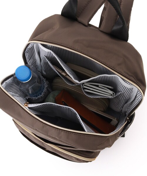 SHOO・LA・RUE（シューラルー）の「【撥水/背中ポケット】整理整頓できちゃうリュック（バックパック/リュック・レディース・グレー系3/チャコール/ブラック系4・00）」の5枚目の写真