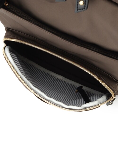 SHOO・LA・RUE（シューラルー）の「【撥水/背中ポケット】整理整頓できちゃうリュック（バックパック/リュック・レディース・グレー系3/チャコール/ブラック系4・00）」の7枚目の写真