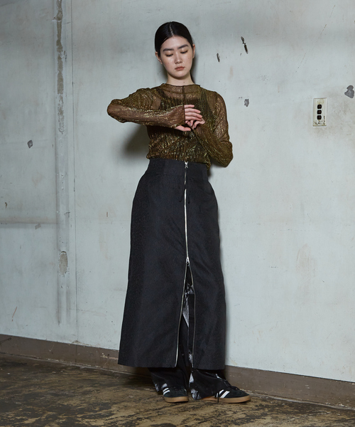 NOMINE(ノミネ)の「ラメ シアー プリーツ トップス (ロンT)(Tシャツ/カットソー・レディース・ブルー/ブラック/アイボリー/ブロンズ・フリー)」の12枚目の写真