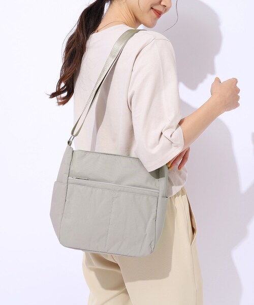 SHOO・LA・RUE(シューラルー)の「◆【撥水】10ポケスクエアショルダーバッグ(ショルダーバッグ・レディース・ブラック/グレー/ブルー・00)」の2枚目の写真