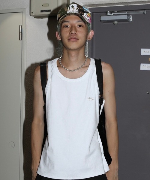 ESC STUDIO（イーエスシースタジオ）の「韓国ブランド ESC STUDIO イーエスシースタジオ ESC*USM trucker hat トラッカー キャップ メッシュキャップ 帽子 カモ柄キャップ 迷彩キャップ ロゴキャップ 缶バッチ 韓国ファッション 韓国ストリート ストリートファッション（キャップ・メンズ・グリーン系カモフラージュ/ブラック・ONE SIZE）」の14枚目の写真